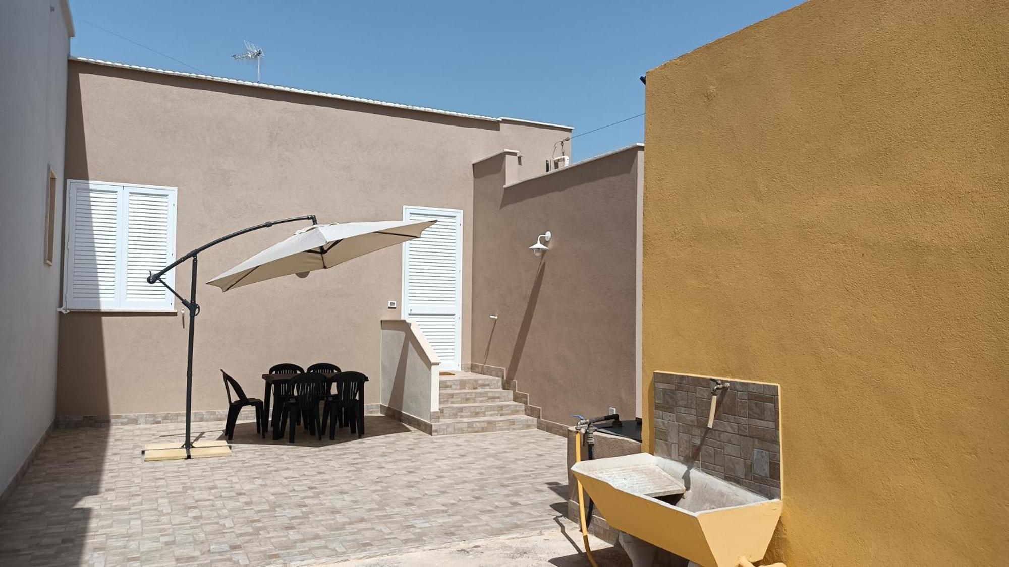 Scirocco E Maestrale Villa Petrosino Exterior photo